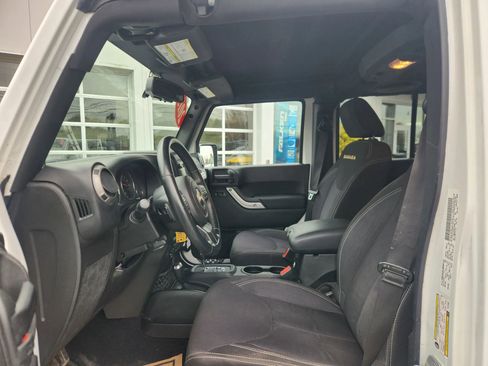 Used 2013 Jeep Wrangler Unlimited Sahara w/ Connectivity Group image 23