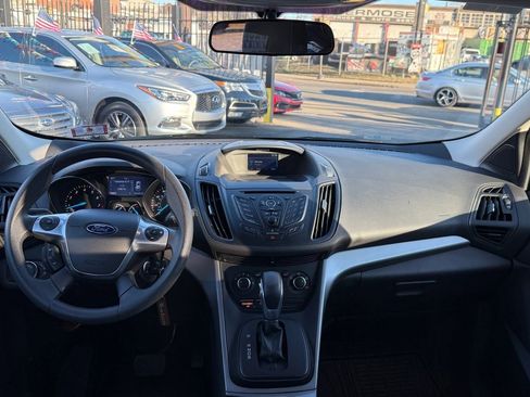 Used 2015 Ford Escape SE image 9
