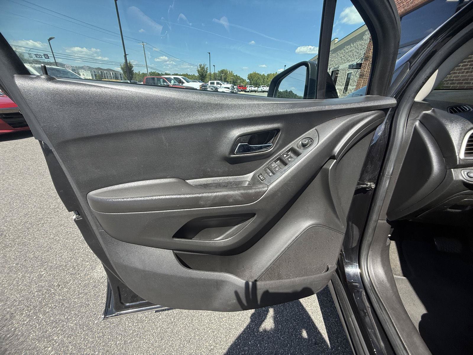 Used 2021 Chevrolet Trax LS w/ Tint and Cruise Package FWD image 15