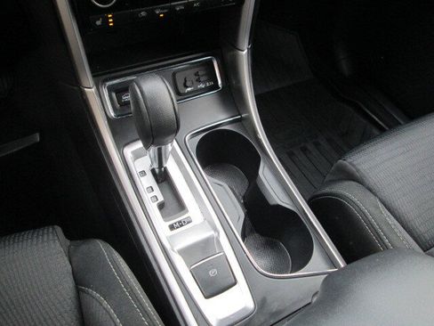 Used 2022 Subaru Ascent Premium w/ Convenience Package image 16