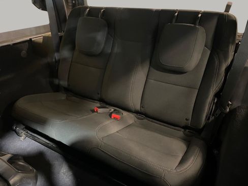 Used 2018 Jeep Wrangler Sport AWD/4WD image 13