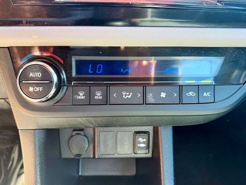Used 2016 Toyota Corolla LE FWD image 37