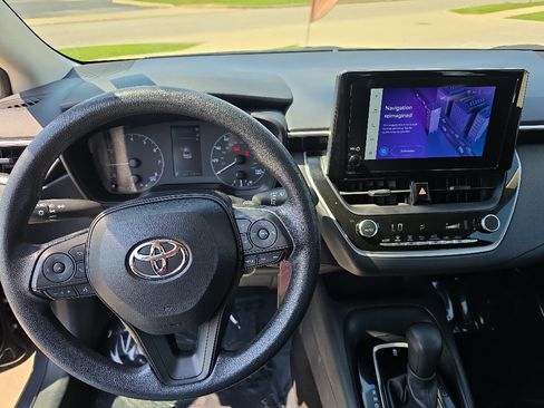 Used 2024 Toyota Corolla LE FWD image 9
