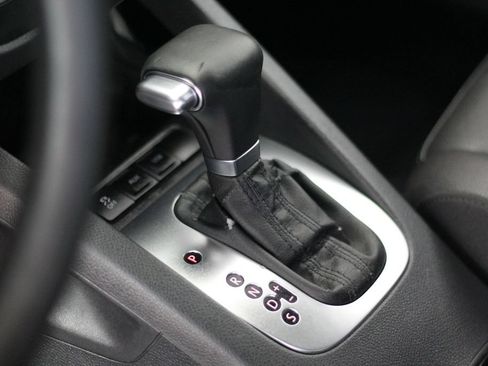 Used 2010 Volkswagen Jetta Limited Edition FWD image 20