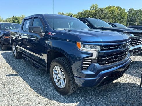 Used 2022 Chevrolet Silverado 1500 RST w/ Z71 Off-Road Package AWD/4WD image 2