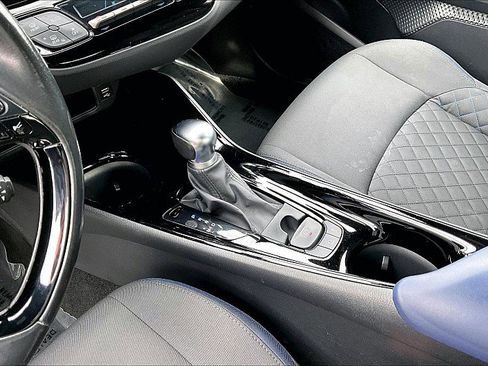 Used 2020 Toyota C-HR 4d SUV XLE image 14