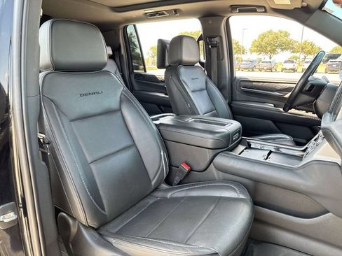 Used 2021 GMC Yukon XL Denali w/ Denali Premium Package RWD image 25