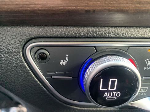 Used 2023 Audi Q5 e Premium w/ Convenience Package image 23