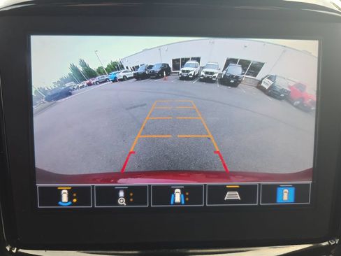 Used 2023 Chevrolet Traverse RS FWD image 30