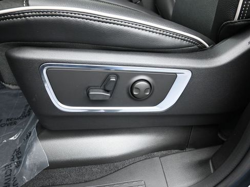 New 2026 RAM 1500 Laramie AWD/4WD image 12