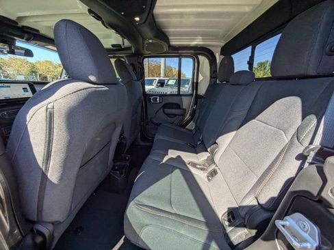 New 2026 Jeep Gladiator Sport AWD/4WD image 12