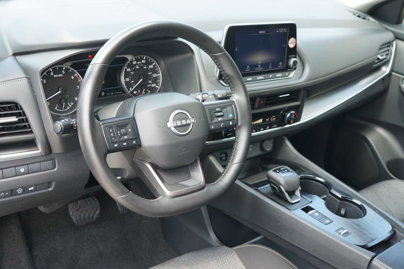 Used 2025 Nissan Rogue SV FWD image 7