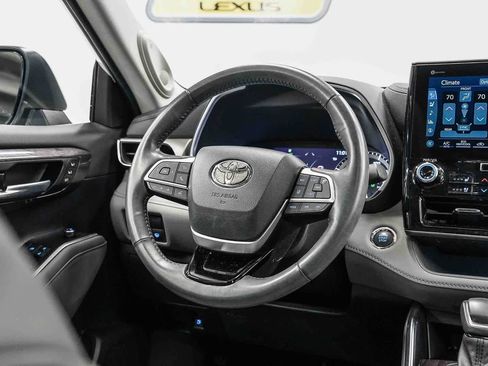 Used 2022 Toyota Highlander Limited AWD/4WD image 15