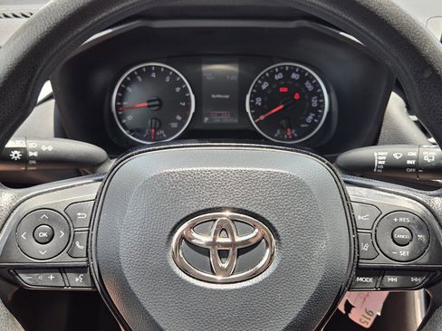 Certified 2021 Toyota RAV4 LE AWD/4WD image 19