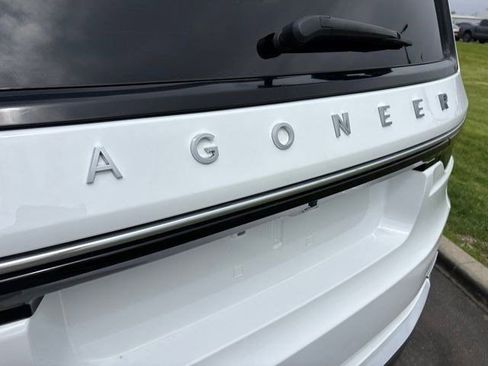 Used 2022 Jeep Wagoneer Series III w/ Premium Group I AWD/4WD image 51