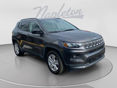 Used 2022 Jeep Compass Latitude w/ Sun and Sound Group FWD image 8