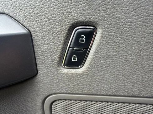 Used 2019 Ford F150 XLT w/ Equipment Group 302A Luxury AWD/4WD image 25