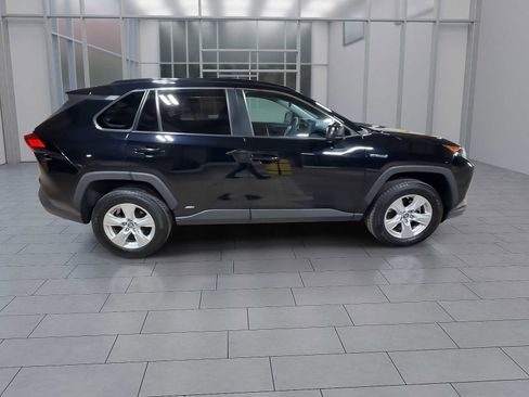 Used 2020 Toyota RAV4 LE image 9