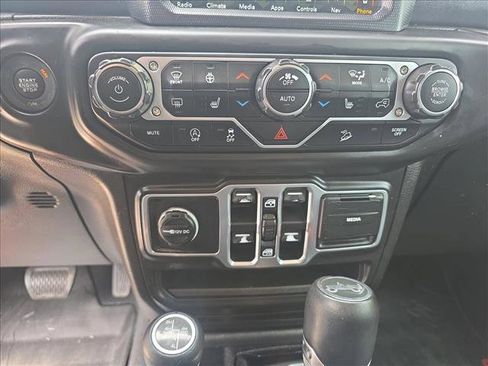 Used 2018 Jeep Wrangler Unlimited Sahara AWD/4WD image 14