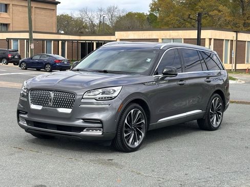 Used 2023 Lincoln Aviator Reserve w/ Equipment Group 201A image 2