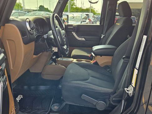 Used 2015 Jeep Wrangler Unlimited Sahara w/ Connectivity Group image 17