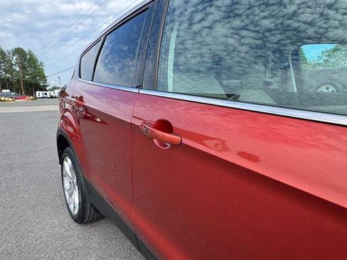 Used 2019 Ford Escape Titanium image 23