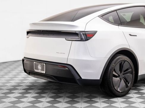 Used 2026 Tesla Model Y Long Range image 32
