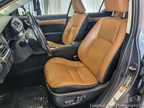 Used 2016 Lexus CT 200h w/ Navigation Package FWD image 10
