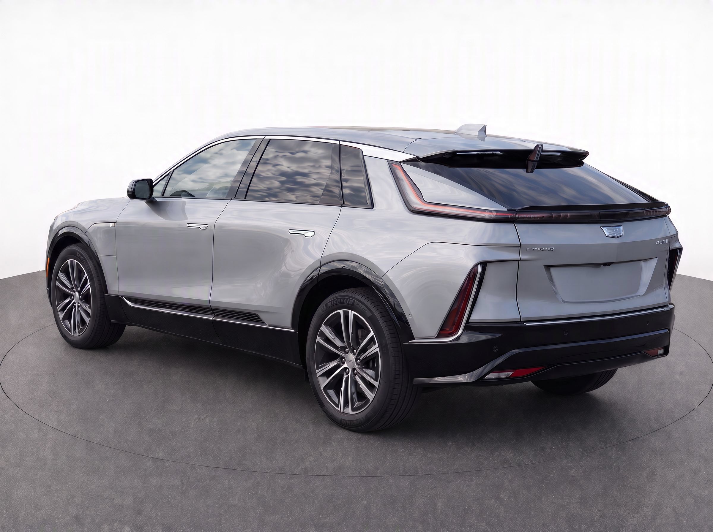 Used 2024 Cadillac Lyriq Luxury RWD image 3