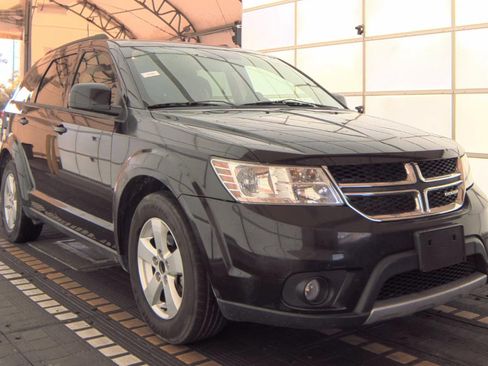 Used 2012 Dodge Journey SXT w/ Flexible Seating Group image 4