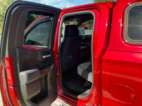 Used 2022 GMC Sierra 1500 SLE w/ Driver Alert Package II AWD/4WD image 17