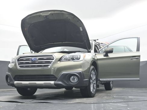 Used 2017 Subaru Outback 3.6R Touring AWD/4WD image 36