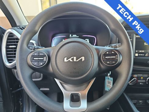 Used 2025 Kia Soul LX w/ LX Technology Package FWD image 19