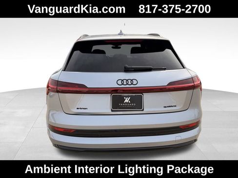 Used 2022 Audi e-tron Premium Plus image 3