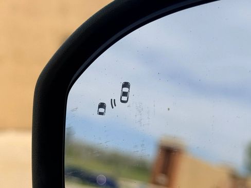 Used 2020 Ford Fusion SE image 28