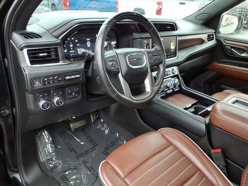 Used 2024 GMC Yukon XL Denali Ultimate AWD/4WD image 3