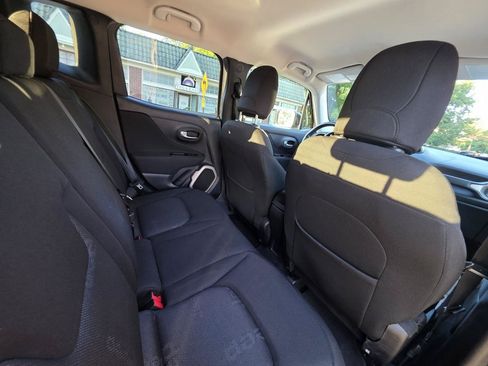 Used 2015 Jeep Renegade Latitude w/ Cold Weather Group AWD/4WD image 31