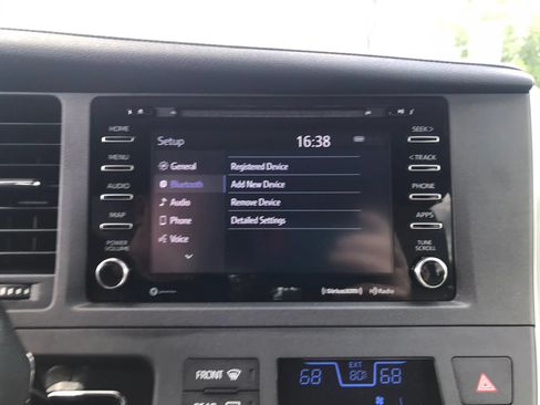 Used 2019 Toyota Sienna XLE AWD/4WD image 24