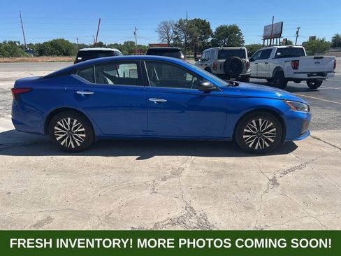 Used 2025 Nissan Altima 2.5 SV FWD image 2