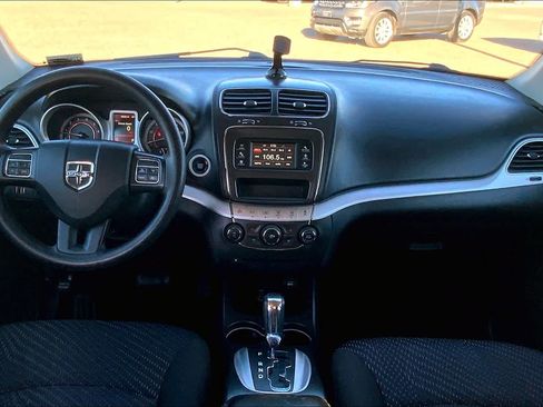 Used 2019 Dodge Journey SE w/ Blacktop Package FWD image 16