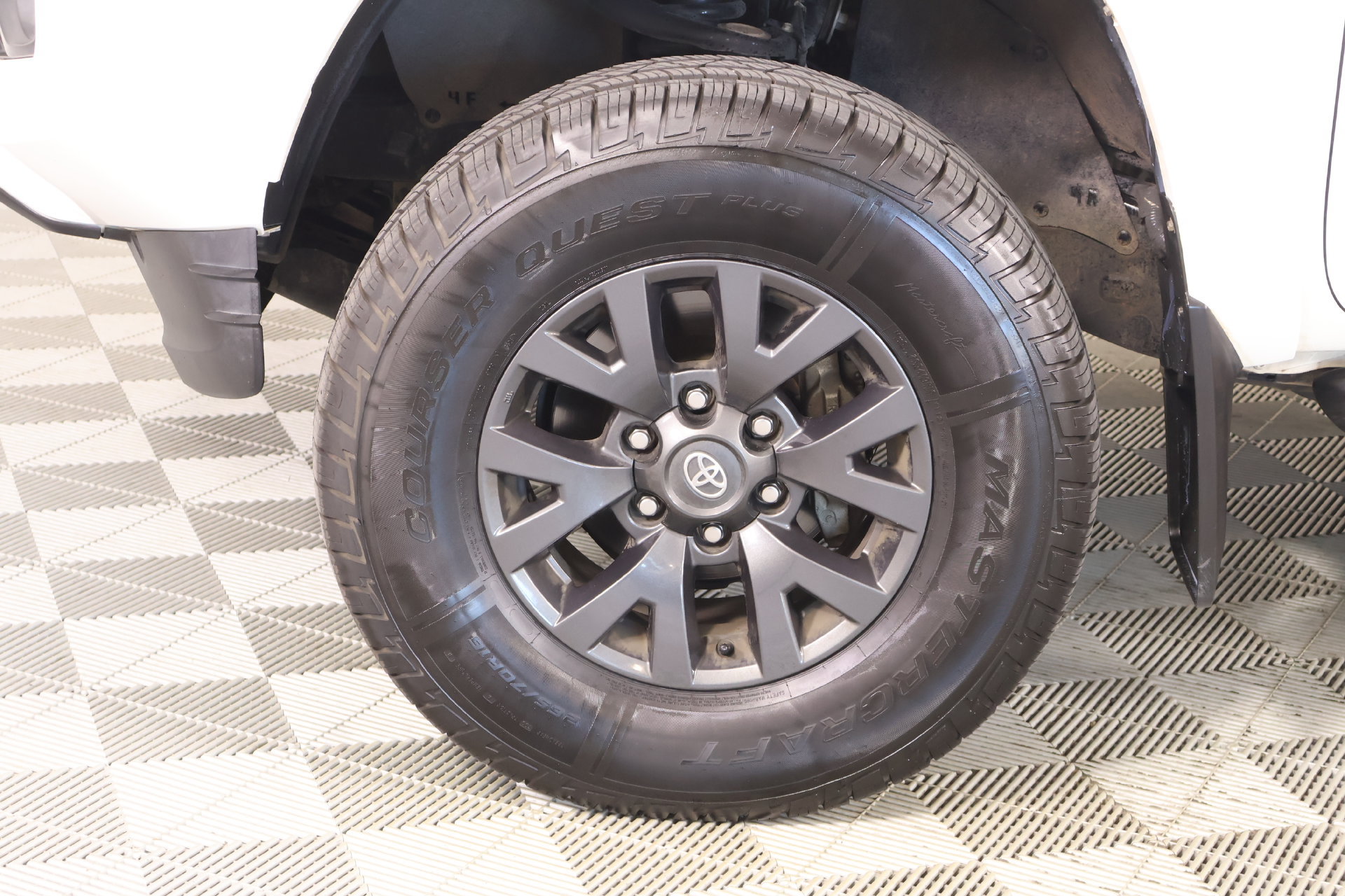 Used 2022 Toyota Tacoma SR5 w/ SR5 Appearance Package (SM) RWD image 16
