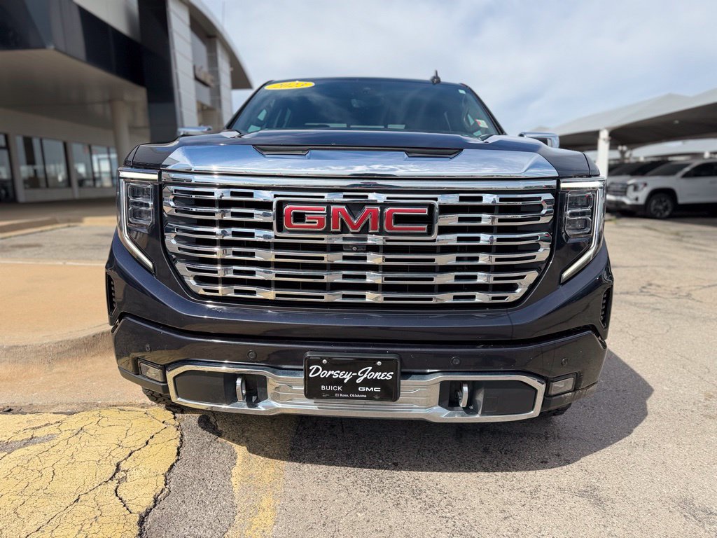 Used 2023 GMC Sierra 1500 Denali w/ Technology Package AWD/4WD image 2
