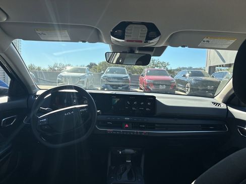 Used 2025 Kia K4 LXS image 18
