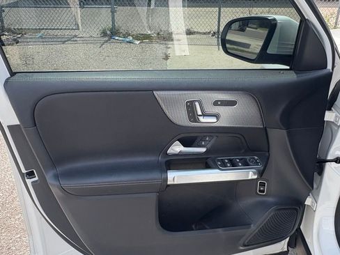 Used 2022 Mercedes-Benz GLB 250 image 10