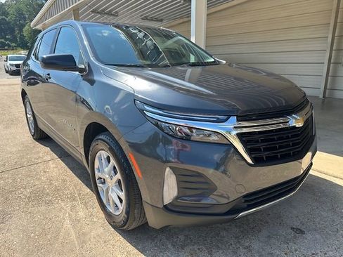 Used 2023 Chevrolet Equinox LT image 3