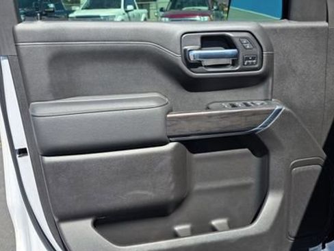 Used 2021 Chevrolet Silverado 1500 LTZ AWD/4WD image 9