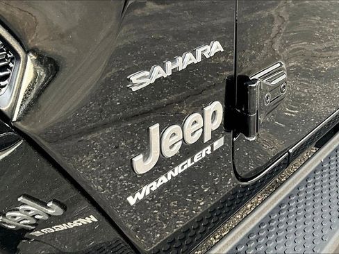 Used 2024 Jeep Wrangler Sahara image 8