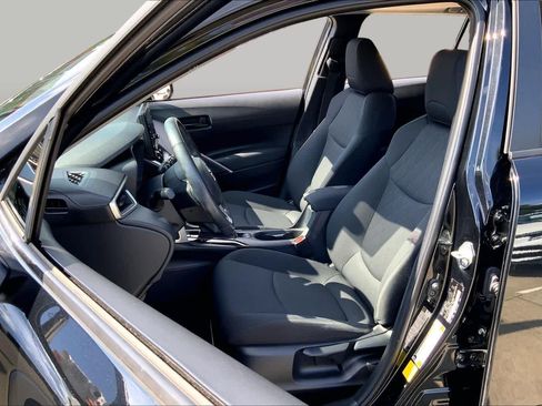 Used 2022 Toyota Corolla Cross LE w/ Moonroof Package FWD image 8