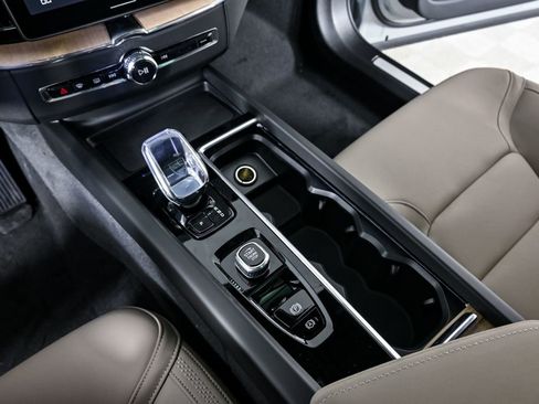New 2026 Volvo XC60 B5 Plus w/ Protection Package Premier AWD/4WD image 16