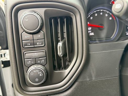 Used 2023 Chevrolet Silverado 1500 Custom image 18